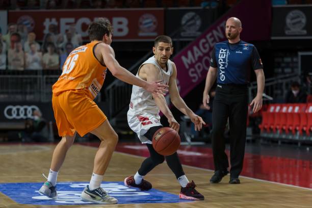 凭借连续两 凭借连续两